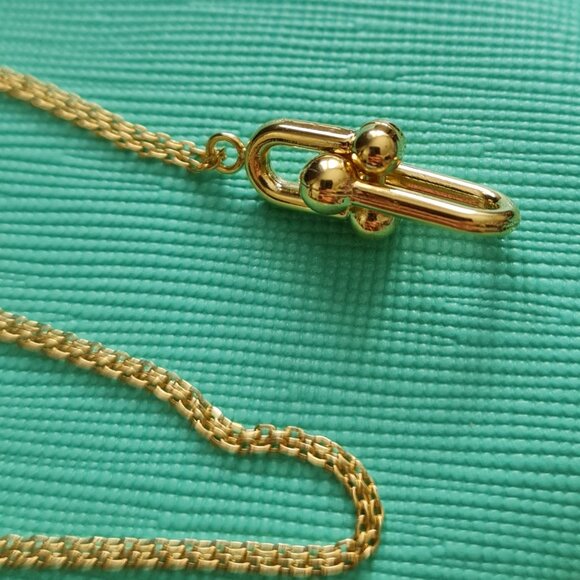 18k gold chain with inseparable hardware pendant - Picture 6 of 16